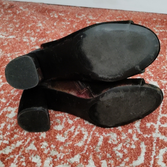 Metaphor Peekaboo Booties - Picture 6 of 7